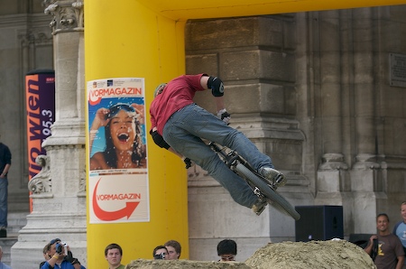 Sprung mit dem Rad