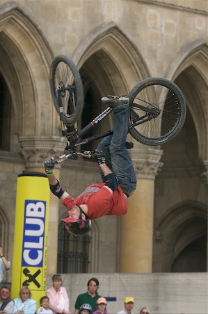 Rückwertssalto mit dem Rad