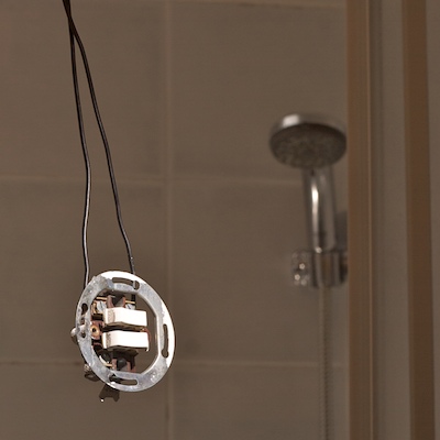Der Schalter der bei uns im Bad von der Decke hängt