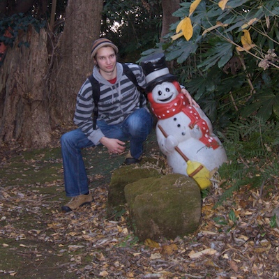Martin mit Plastikschneemann